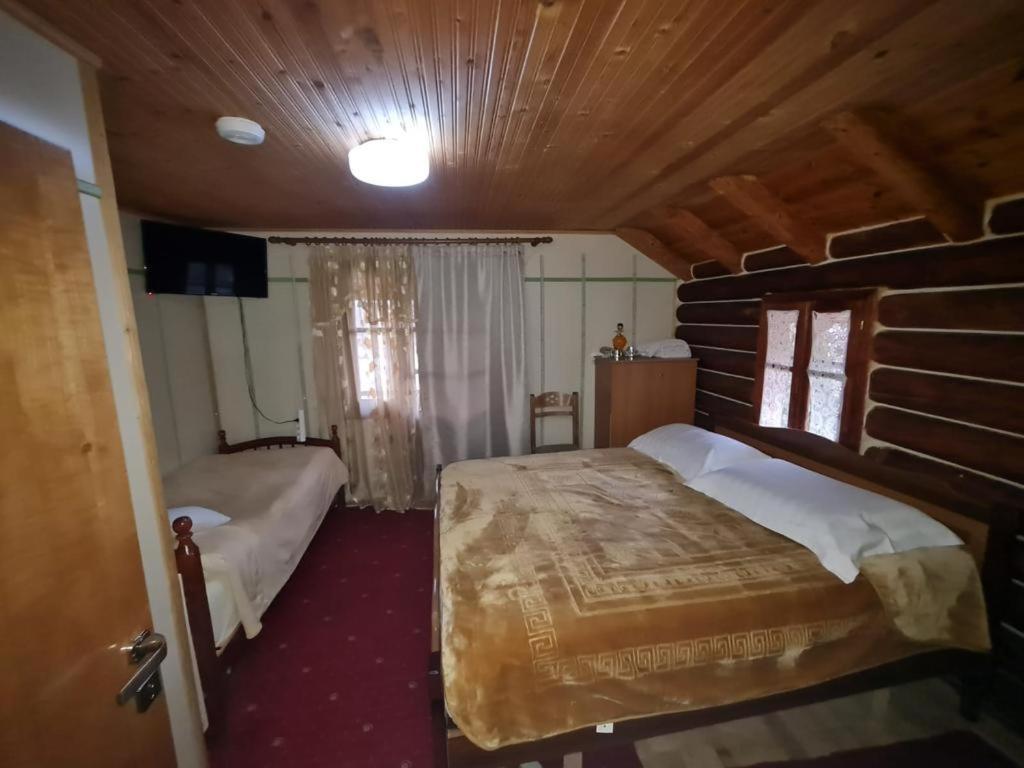 Sofra Kolonjare Agroturizem Hotel Erseke Exterior photo
